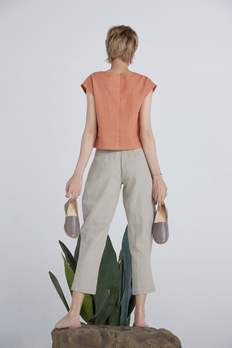 PEGGED PANTS